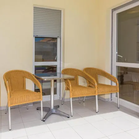 One-Bedroom Apartment in Vir Appartement *