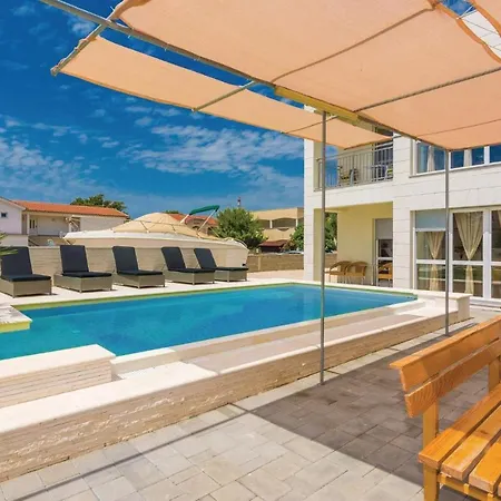 One-Bedroom Apartment in Vir * Vir