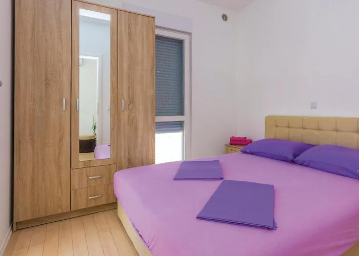 One-Bedroom Apartment in Vir Appartement Vir